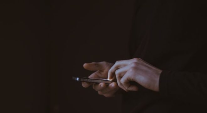 Kommunikation - Photo by Gilles Lambert on Unsplash